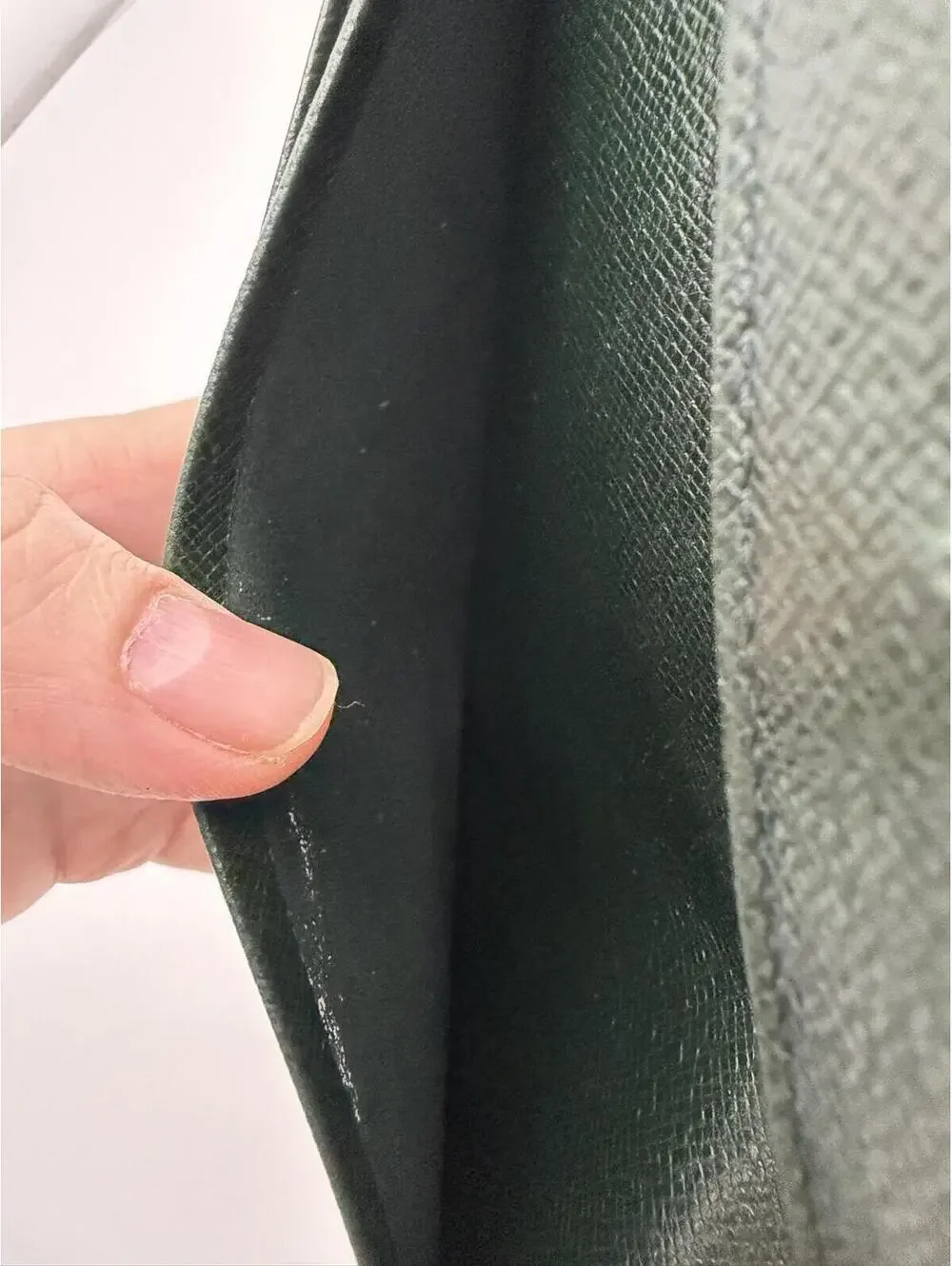 LOUIS VUITTON Porte Valeurs Carte Credit Long Wallet Taiga Leather Dark Green